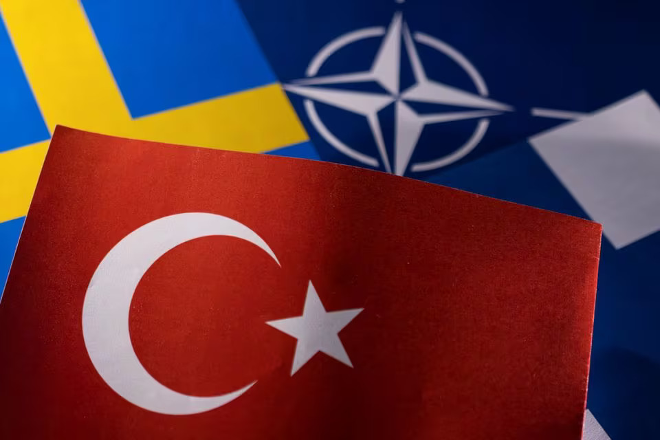 İsveç’in NATO üyeliği Komisyon’dan geçti