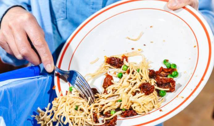 Dünyada israf edilen gıdalar, yetersiz beslenen insanların 2 katından fazlasına yetiyor